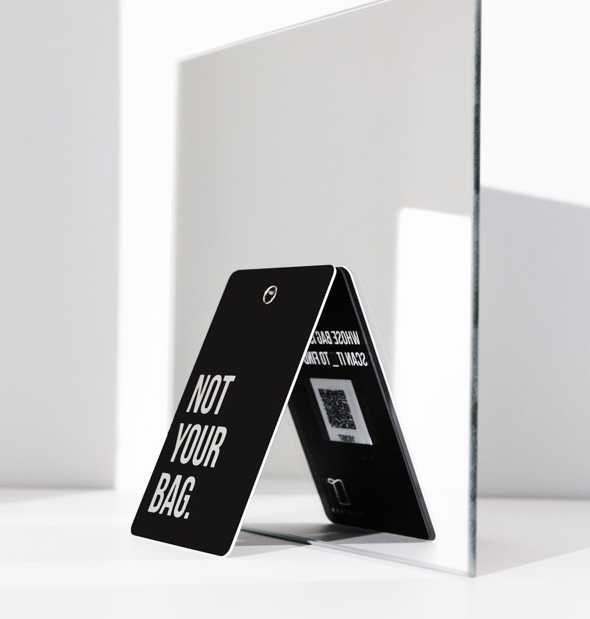 Vorder- und Rückseite des EVERTAG mit QR-Code